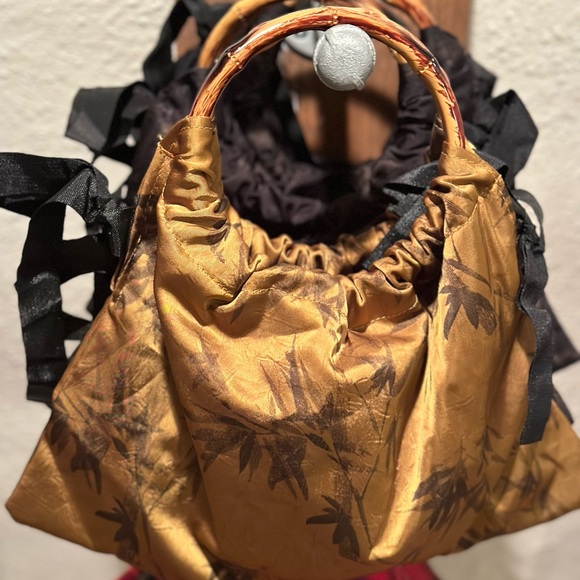 Retro Cinched Silk tote handbag - Picture 6 of 6